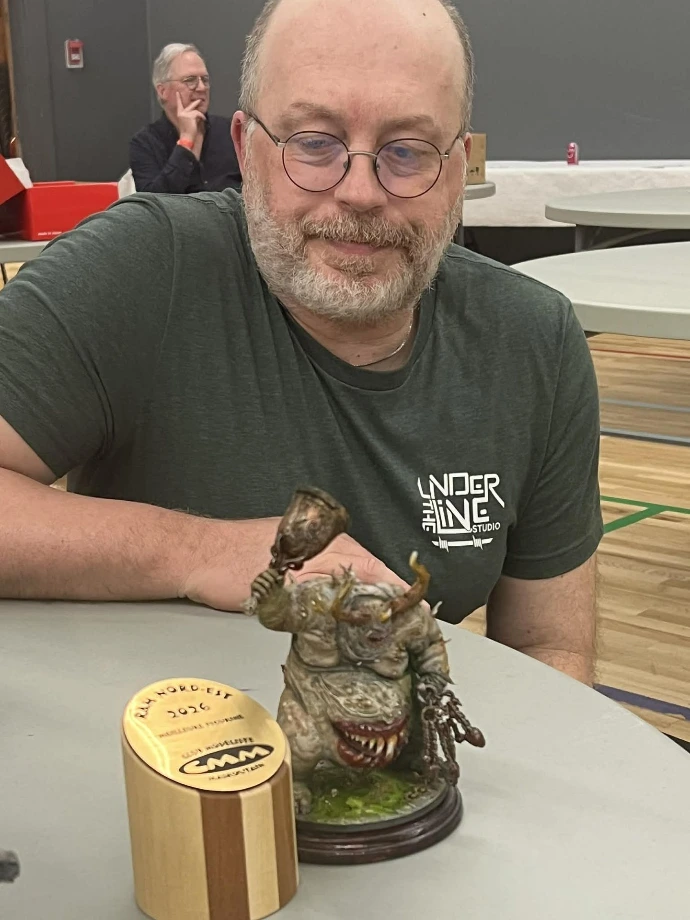 Julien a gagné un concours de figurines